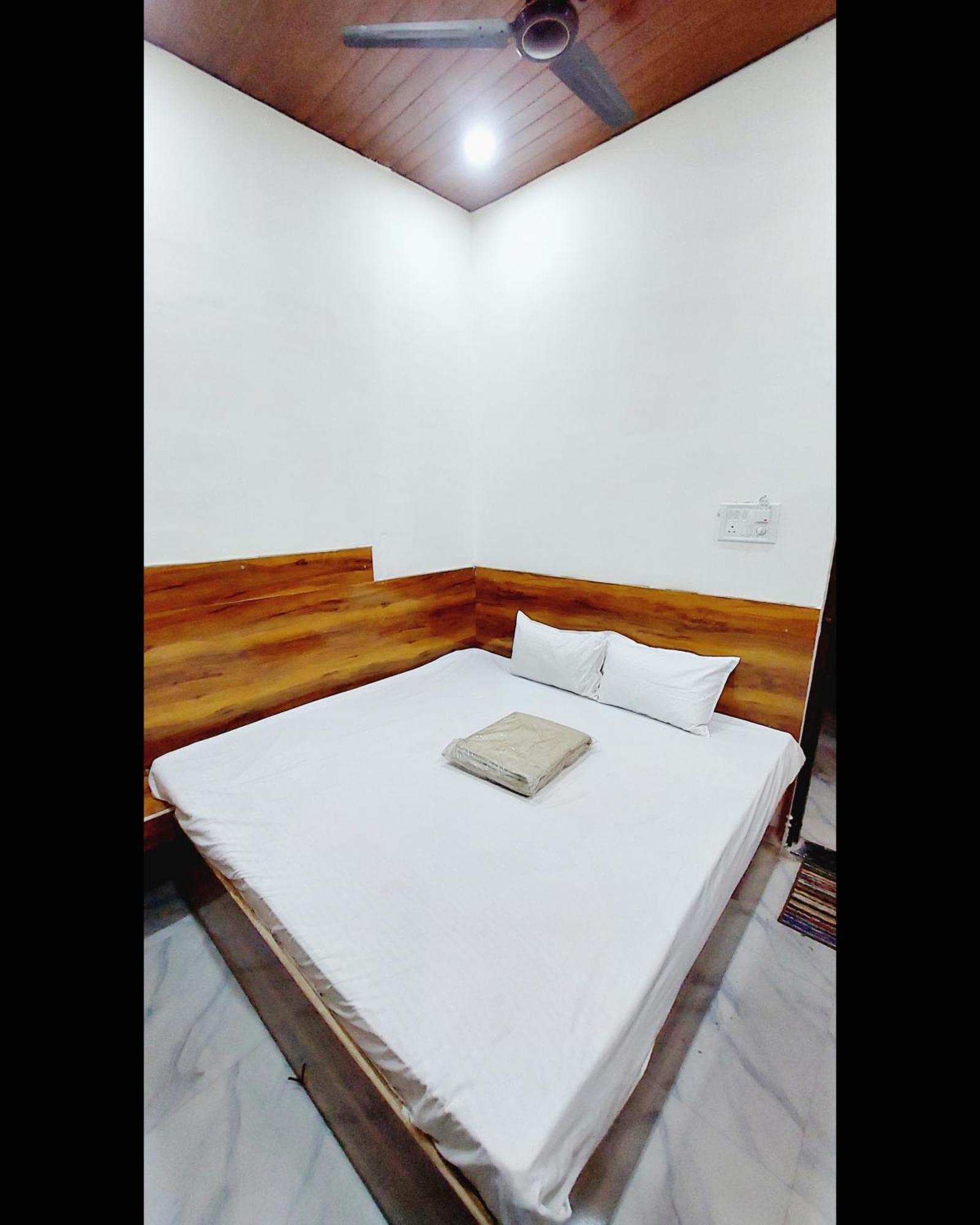 Hotel Om Palace Ujjain Eksteriør bilde