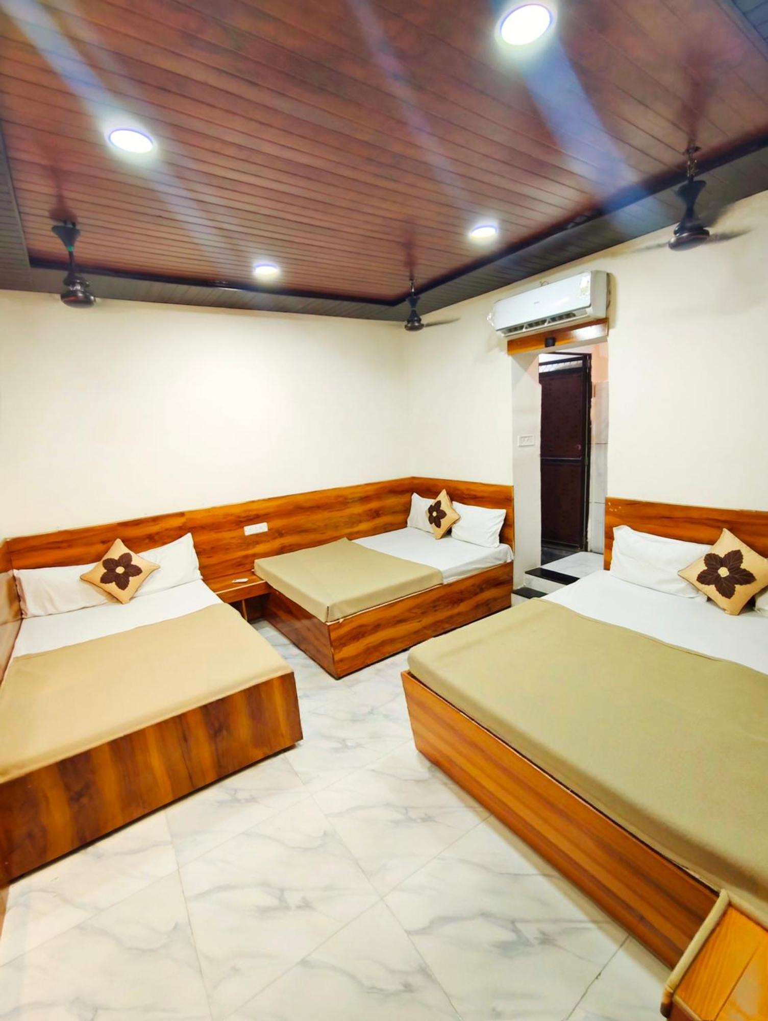Hotel Om Palace Ujjain Eksteriør bilde