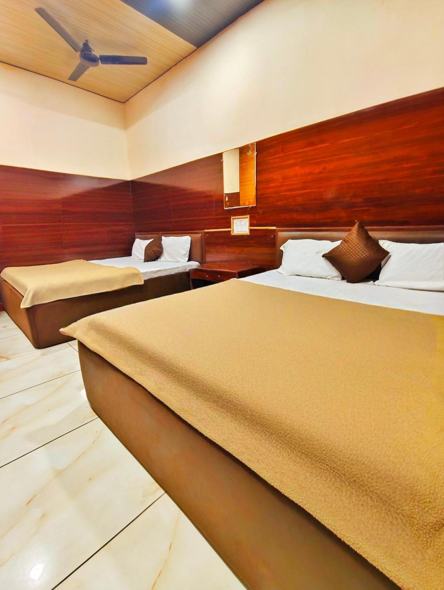 Hotel Om Palace Ujjain Eksteriør bilde