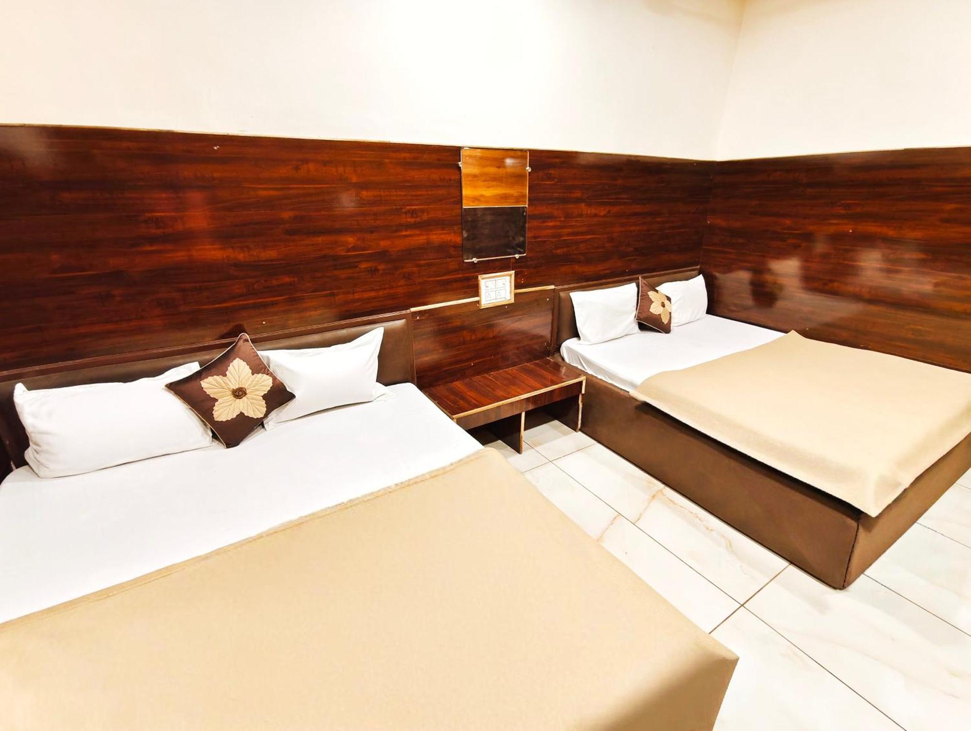 Hotel Om Palace Ujjain Eksteriør bilde