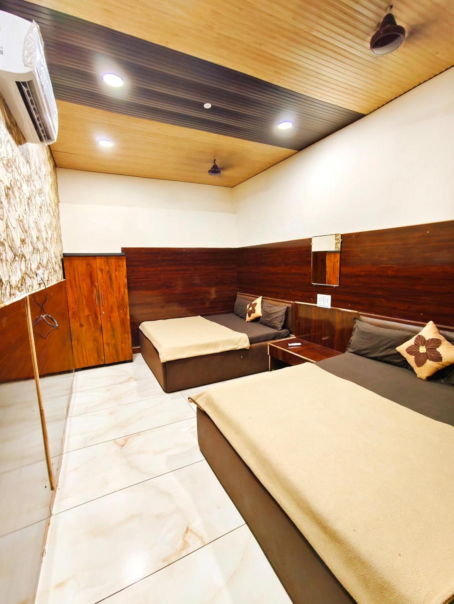 Hotel Om Palace Ujjain Eksteriør bilde
